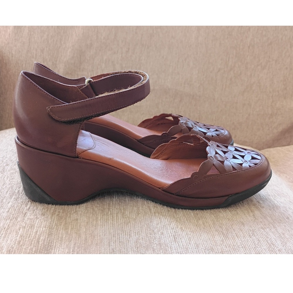 Nurture‎ Garden Brown Leather Laser Cut Floral Wedge Sandals Shoes Womens 10M